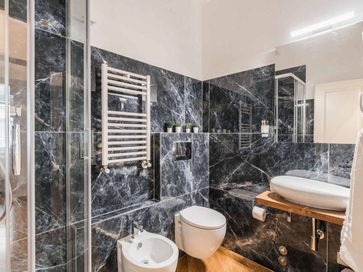 The Rent - Spacious Three-bedroom Near The Colosseum * Roma