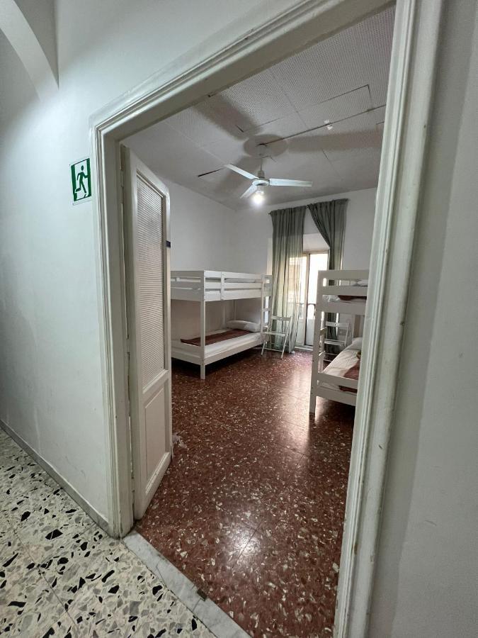 Hostal Magenta *