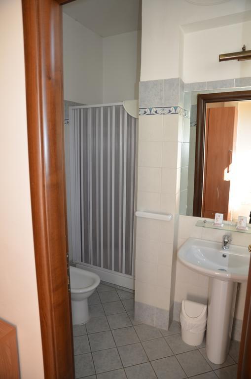 Casa Per Ferie Cardinal G. Guarino Alojamento de Acomodação e Pequeno-almoço Roma
