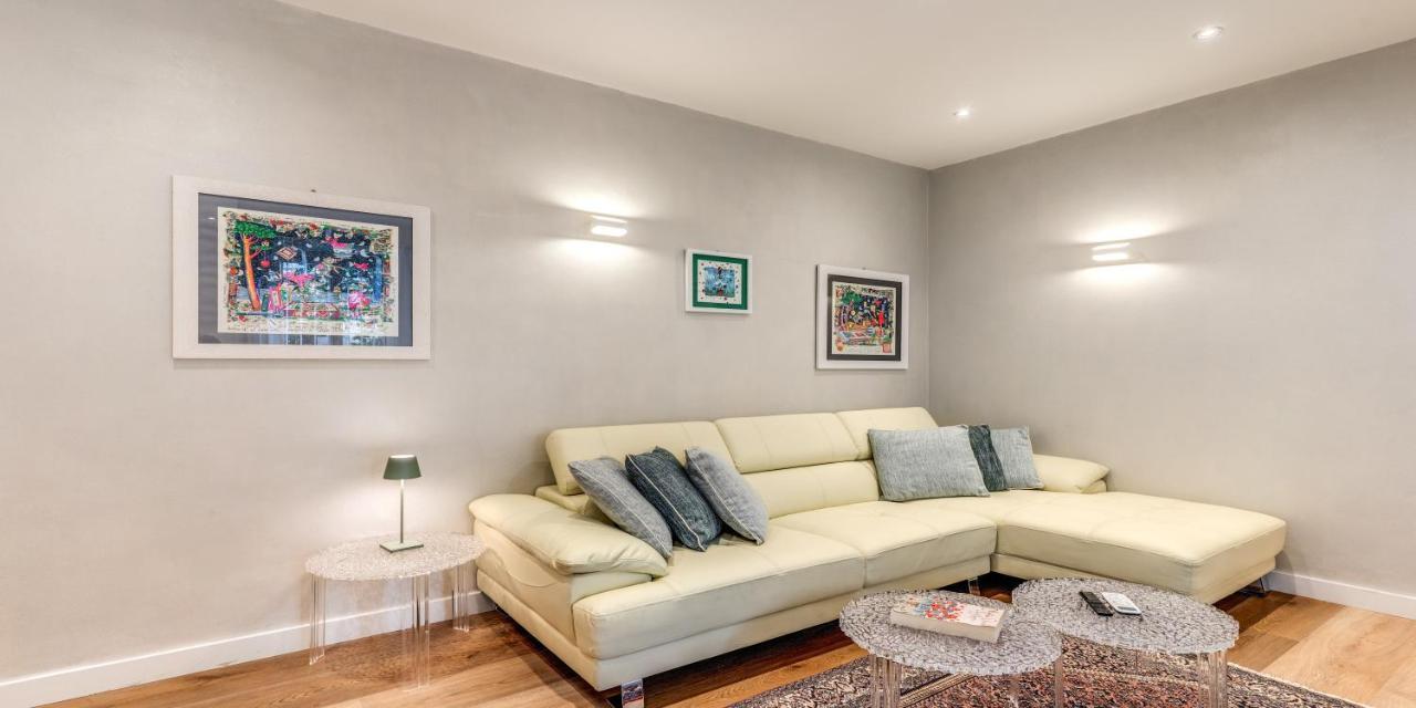 Deluxe One Bedroom Apartment, Perfect Location, Air Cond Appartamento