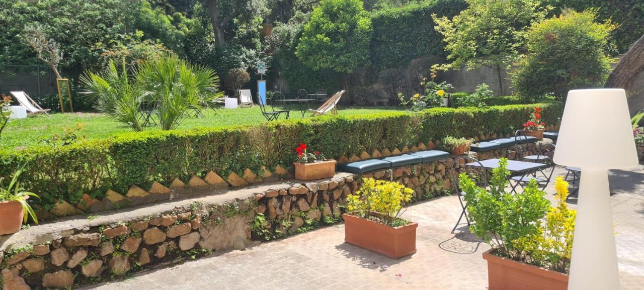 Riari Garden Alojamento de Acomodação e Pequeno-almoço 5*