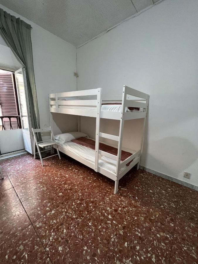 Hostal Magenta *