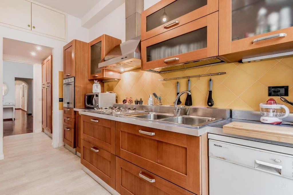 Casa Del Borgo Elegant 200 M From The Vatican 8/pax Roma