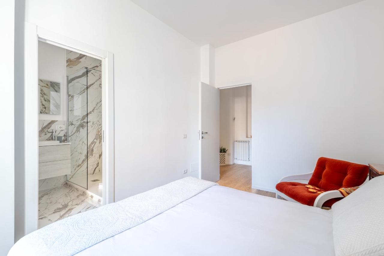 Iflat Wood And Marble Riverfront Roma