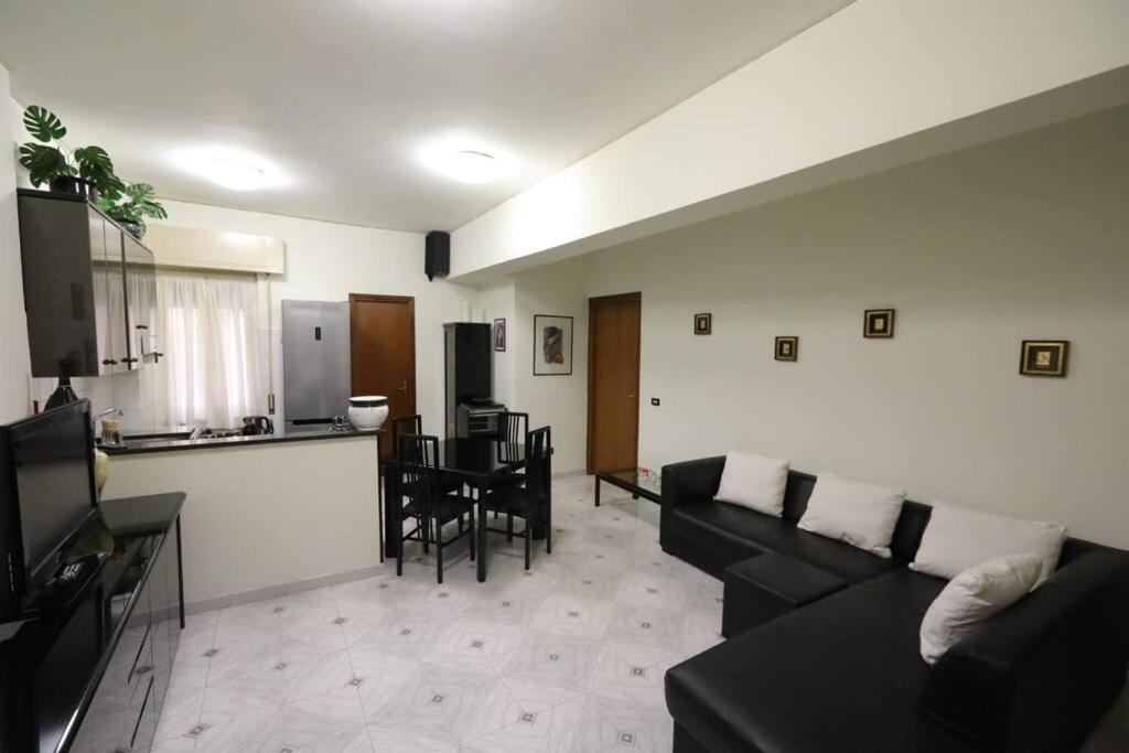 Pochi Passi Da San Pietro Metro A Cipro Apartamento
