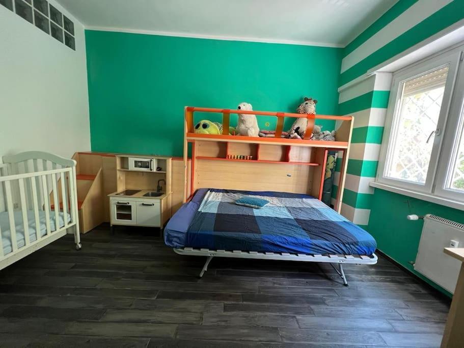 Nathan House, Due Apartamento Roma