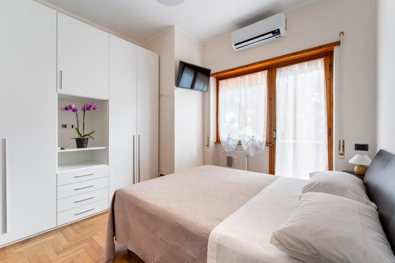 Eashome Eur Mostacciano Bilocale Adiacente Ifo Rome