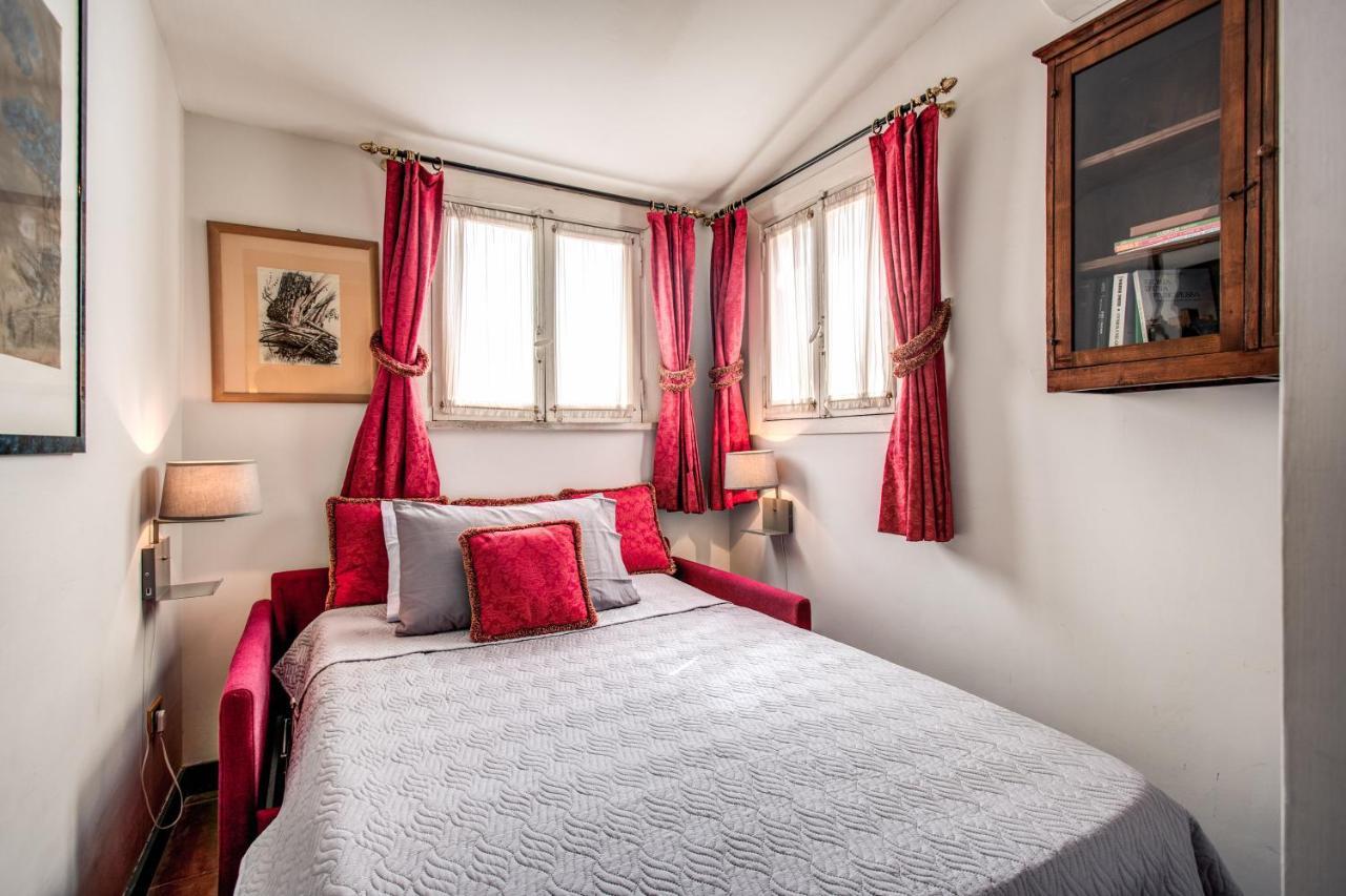 Wonderful With Balcony In Piazza Margana