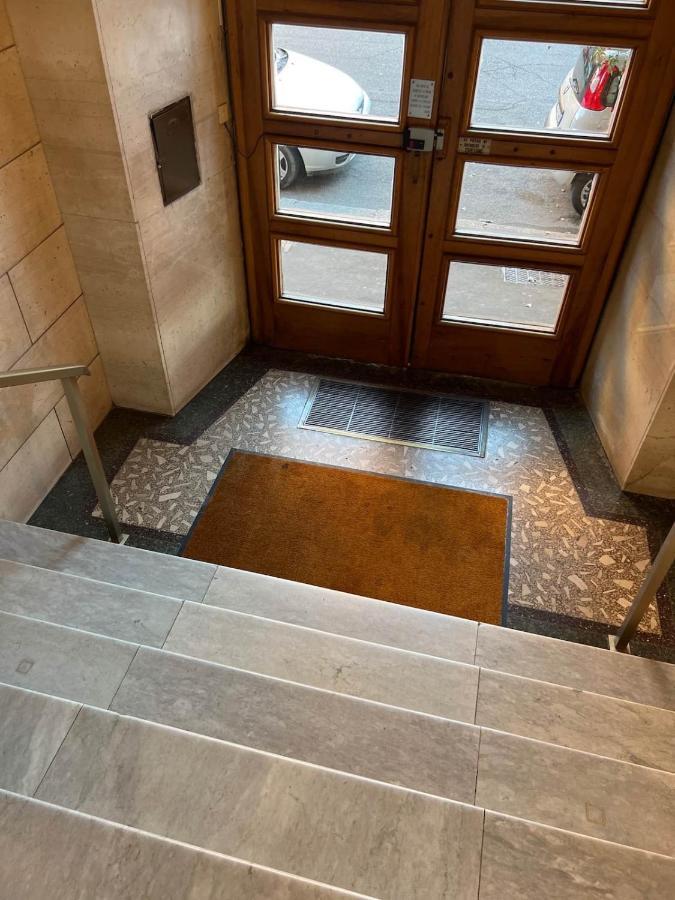 Lovely Art 2 Bedroom Flat Next To Metro Station Lodi Apartamento