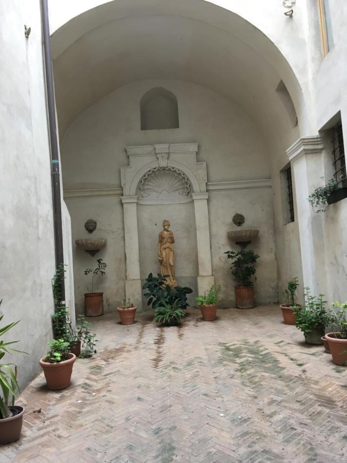 Apartment Domus Next Campo De'fiori With Thermal Shower