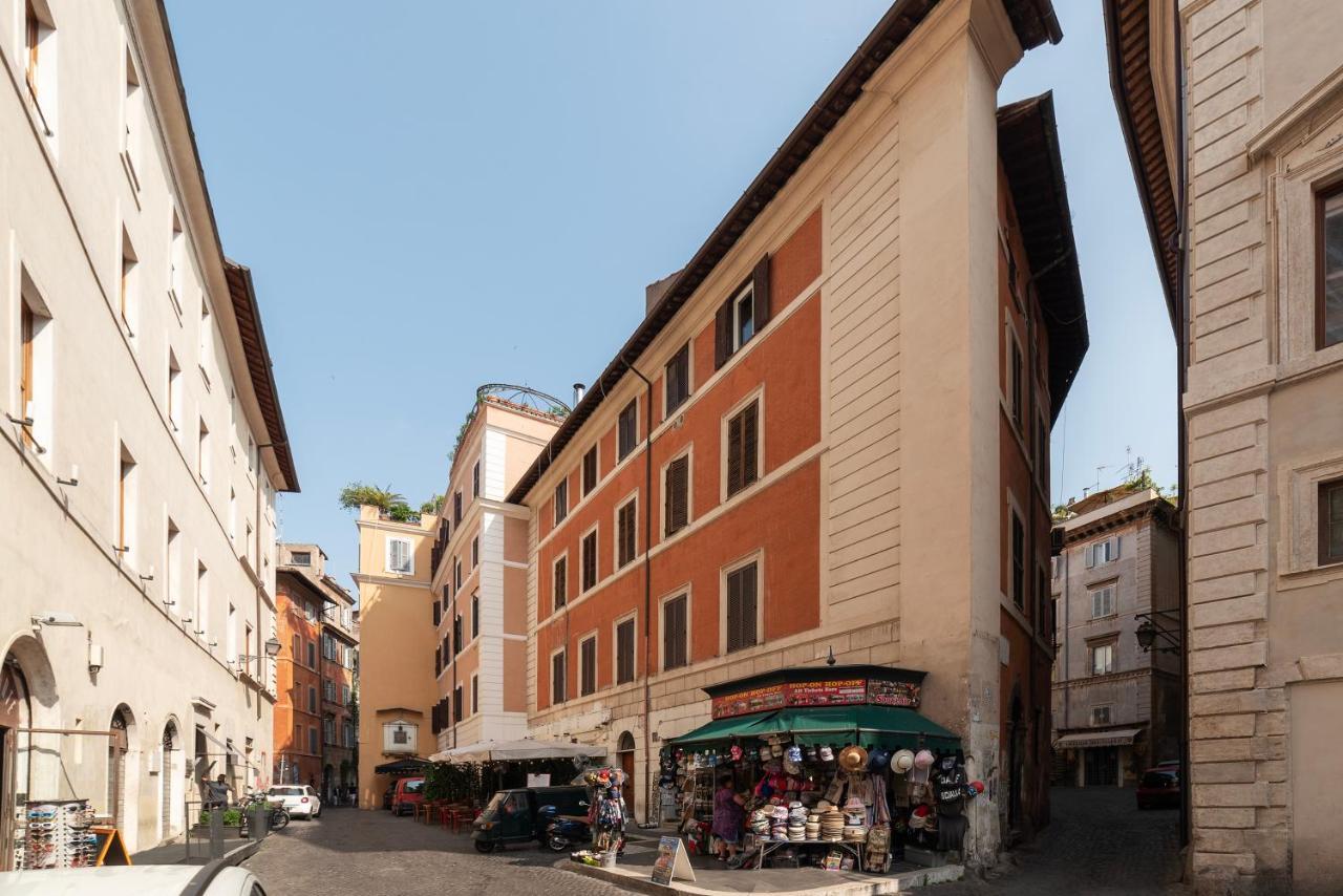 Piazza Navona Petite House *