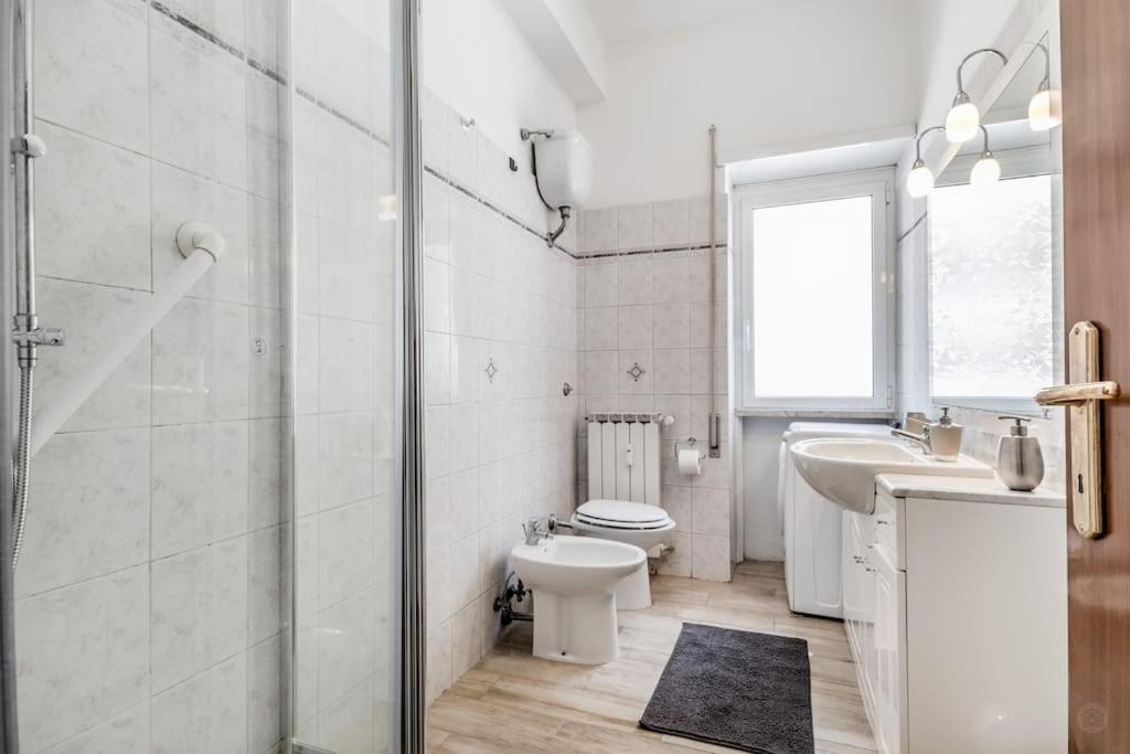 Tiburtina White House Apartamento