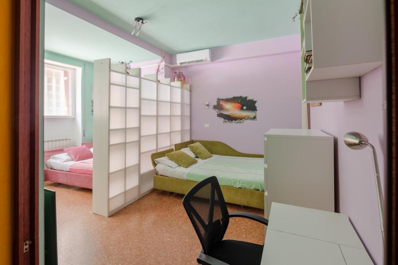 House Of Colours In Marconi, Roma