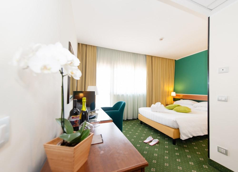 Hotel Bv Oly