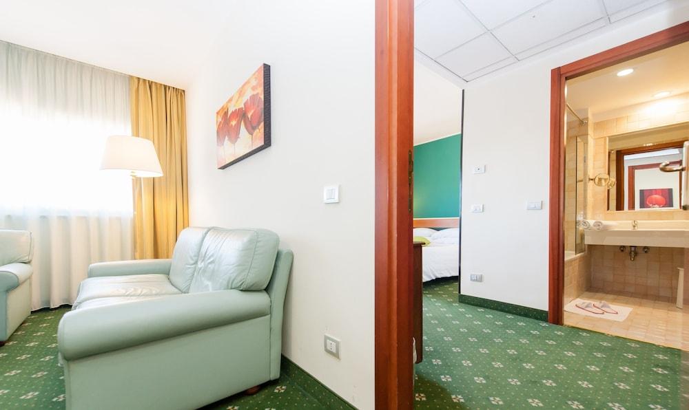 Bv Oly Hotel 4*