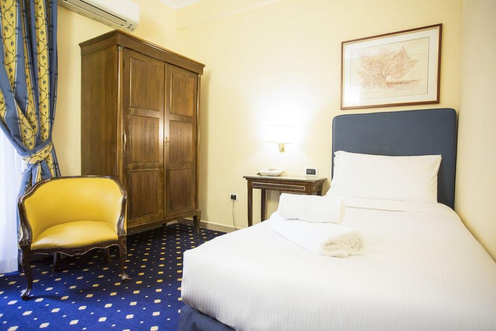 Hotell Napoleon 4*