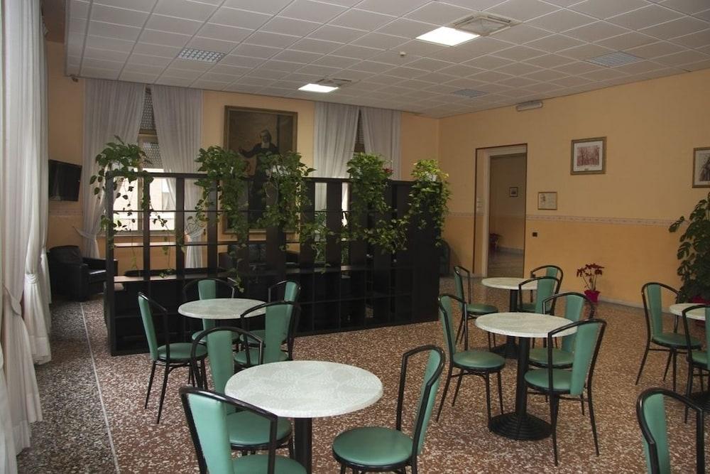 Casa La Salle - Vaticano 3* Roma
