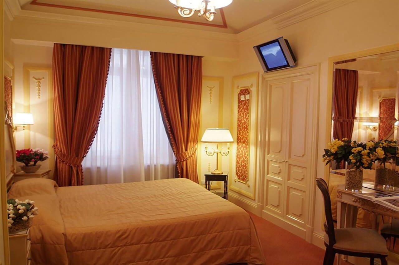 Champagne Palace 4*