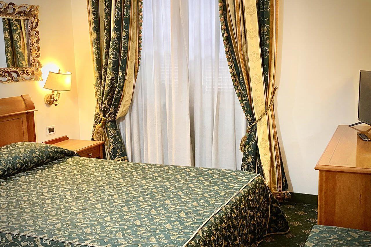 Champagne Palace 4*