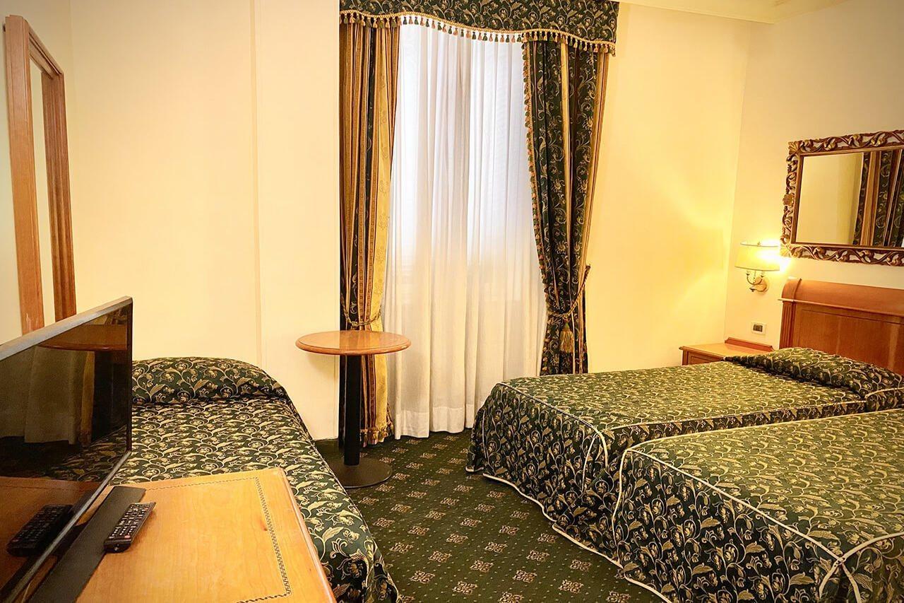 Hotel Champagne Palace 4*