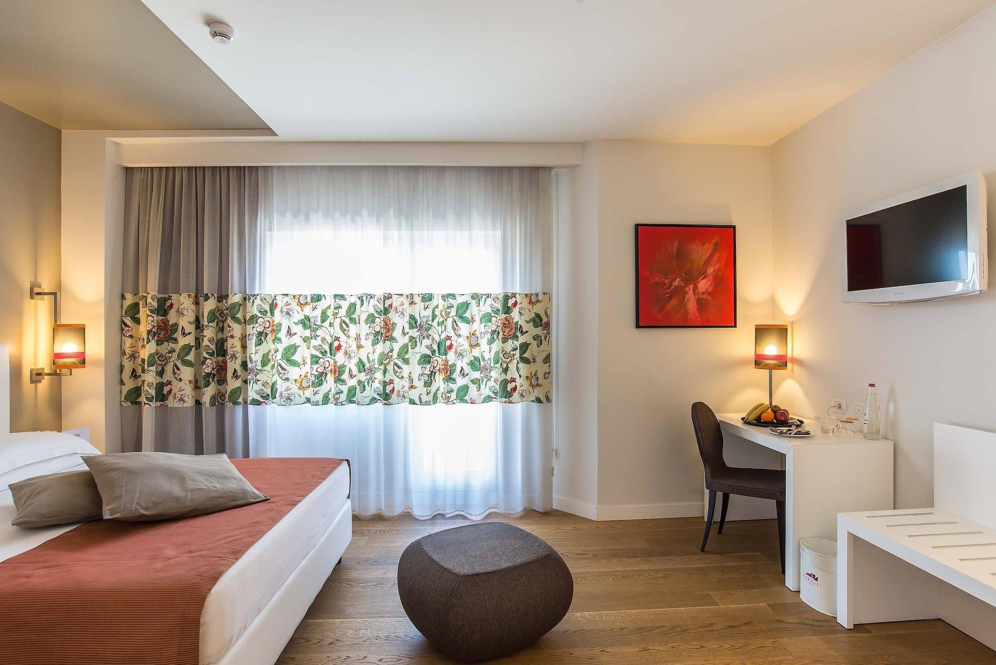 Caravel Hotel