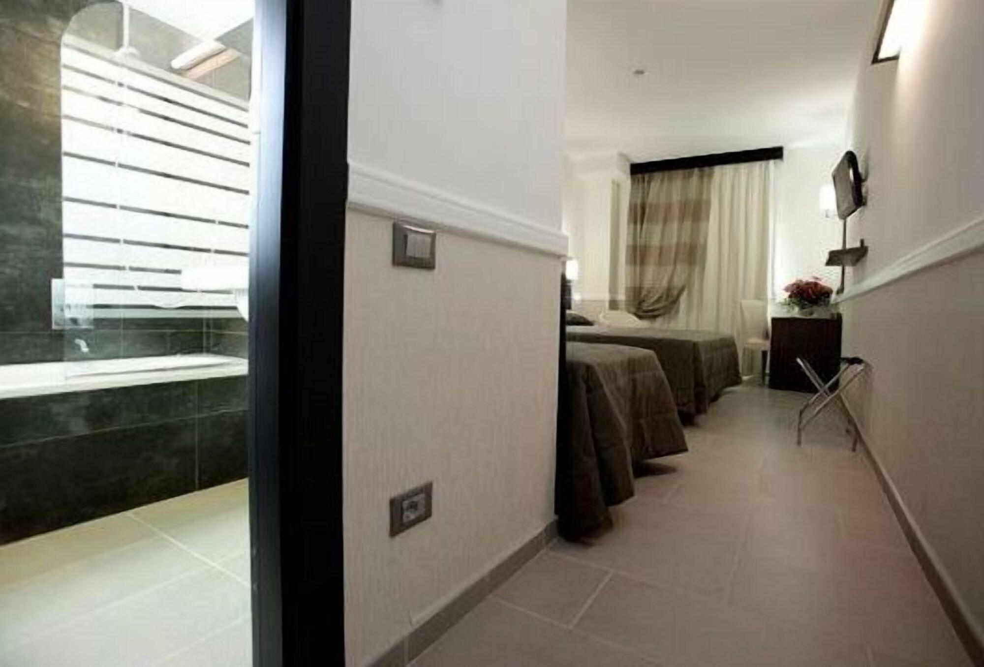 Hotell Artis 4*