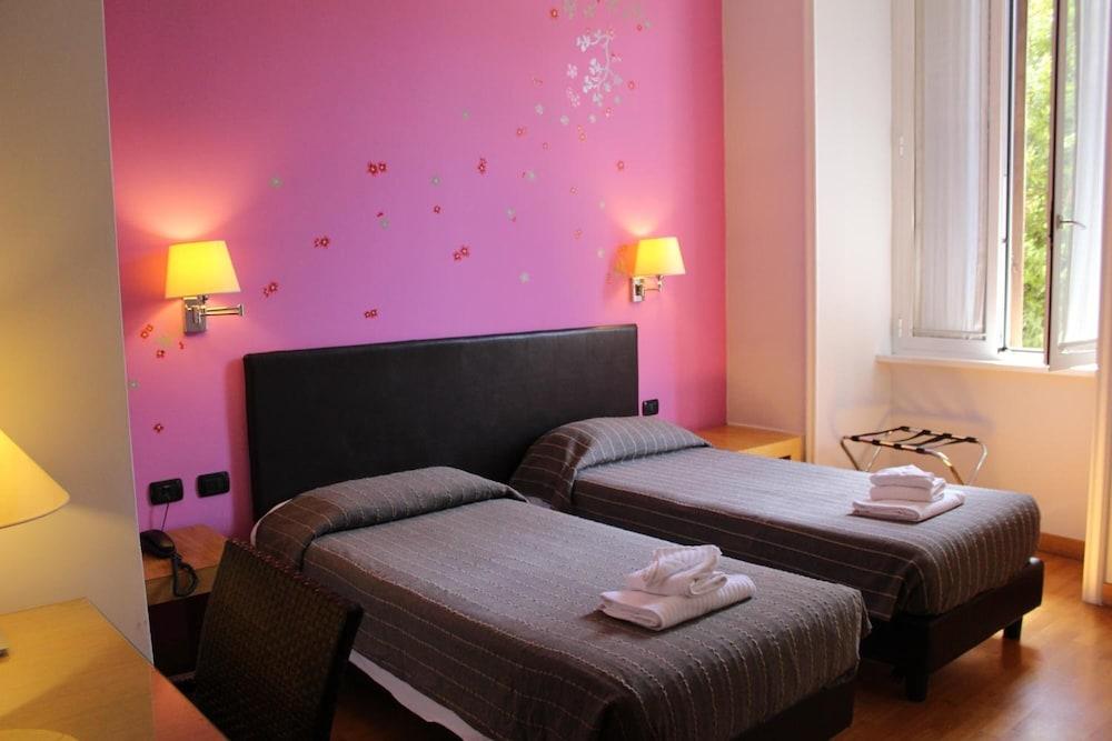 Bed & Breakfast Ferrari 2*