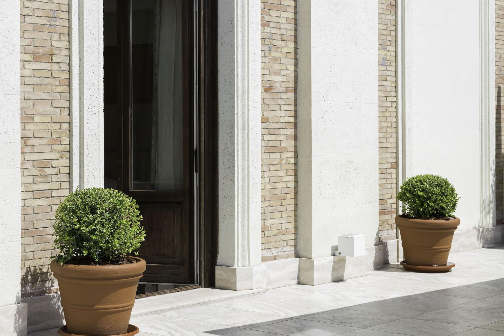 Aleph Hotel, Curio Collection By Hilton 5*