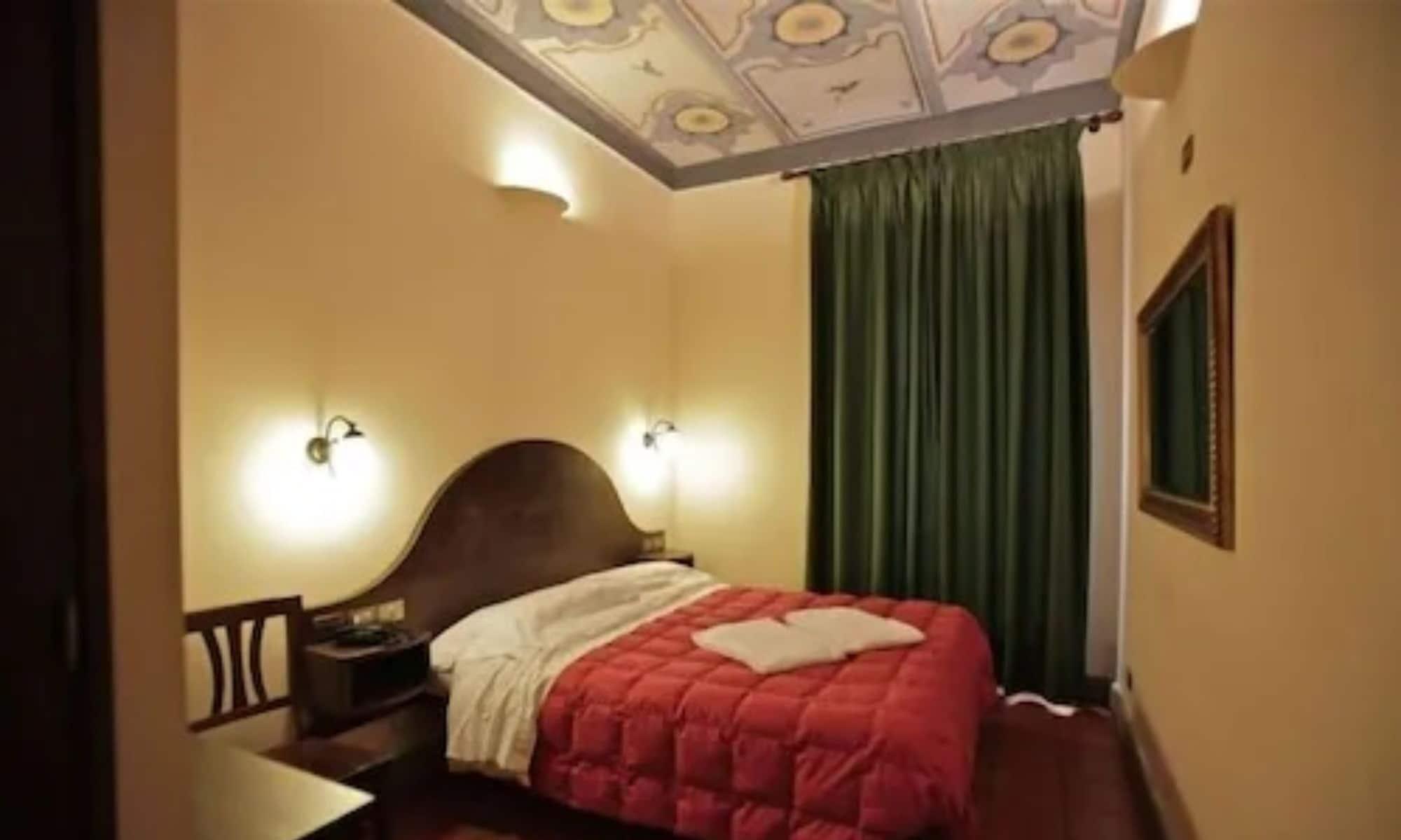 Hotel Panda 2*
