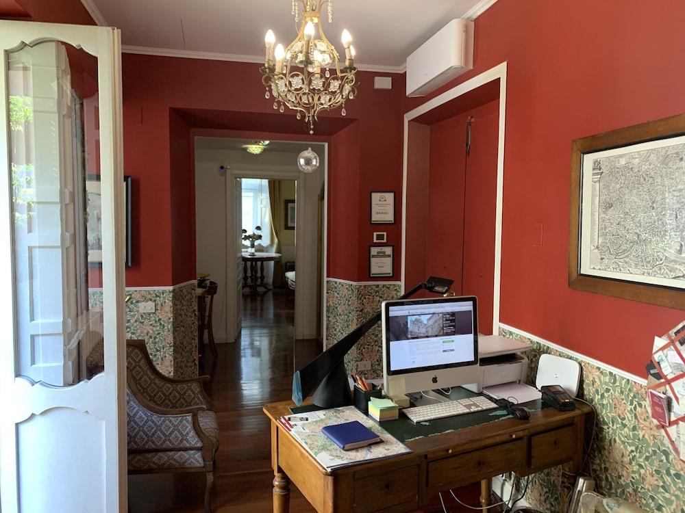 Relais Teatro Argentina Bed & Breakfast 2*