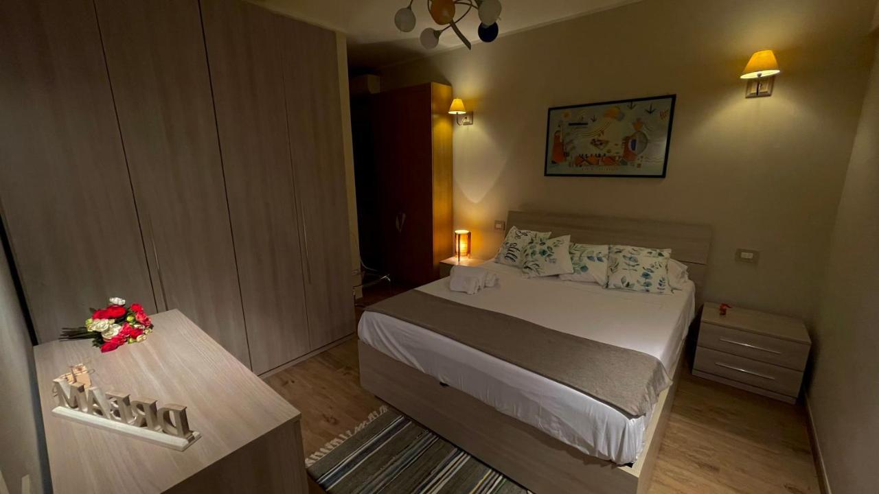 Frank Host Lux , Metro A A 50 M, Simple Check-in Con Codice A Qualsiasi Orario Roma