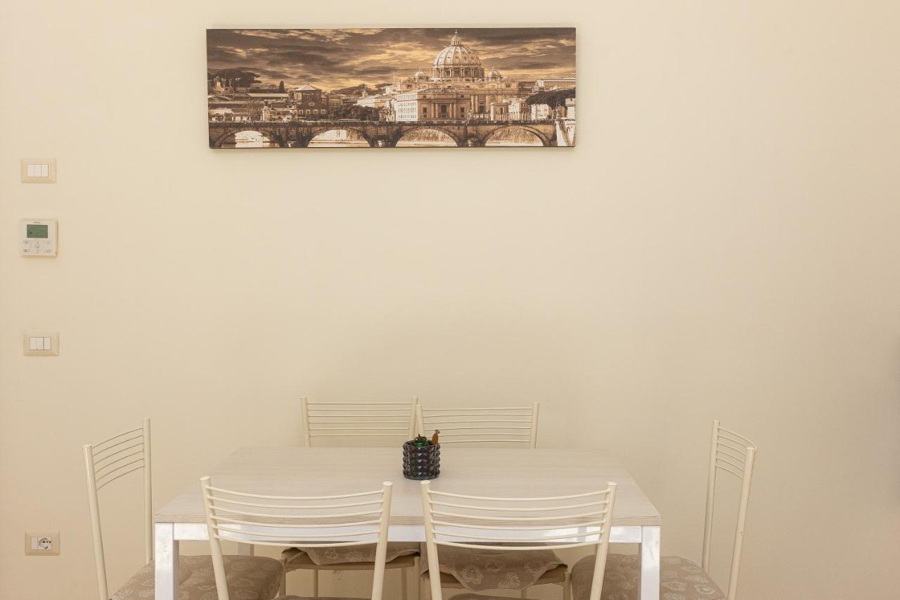 Vatican Museum By In Roma