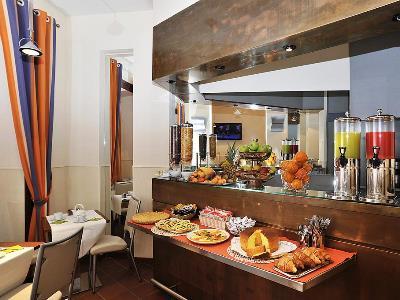 Scott House 3*