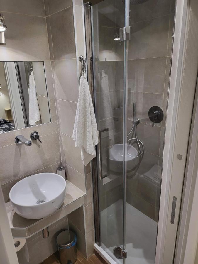 The Fox Cove Apartment Rom