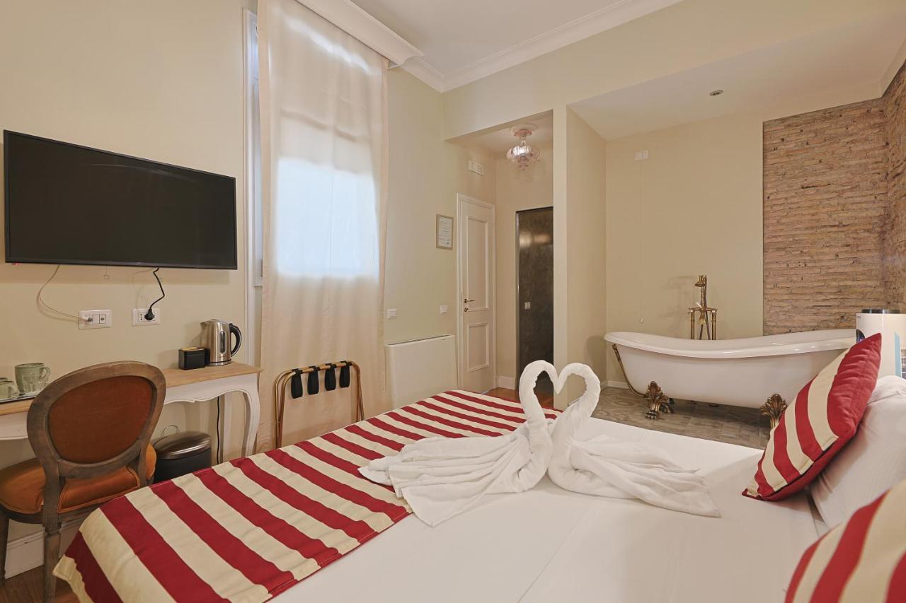 Art House Suites56 Via Del Babuino 56 Gjestgiverier Roma