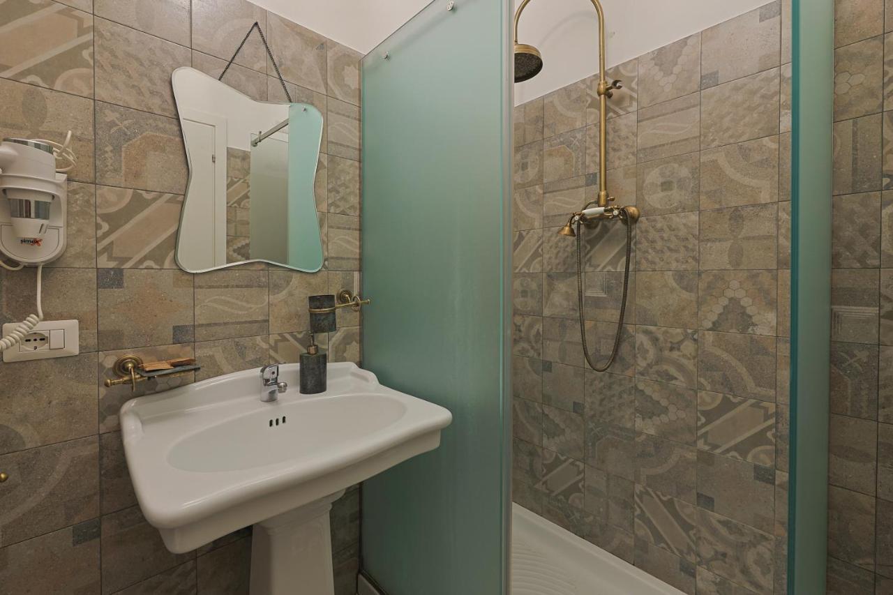 Art House Suites56 Via Del Babuino 56 Gjestgiverier *