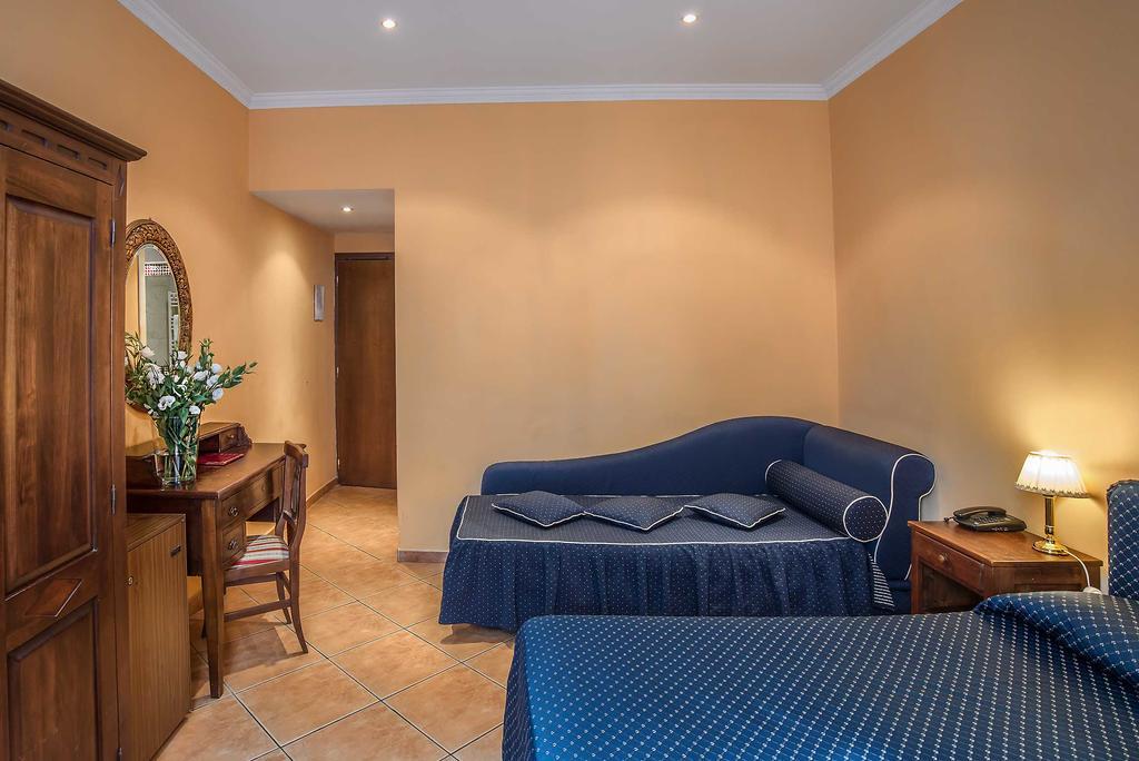 Caracciolo 3* Roma