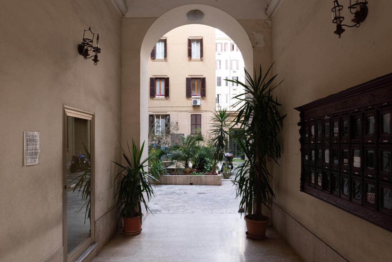 White And Hotel Roma