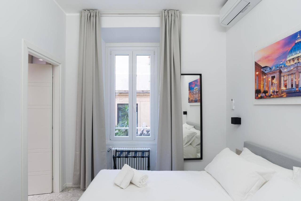 White And Hotel Roma