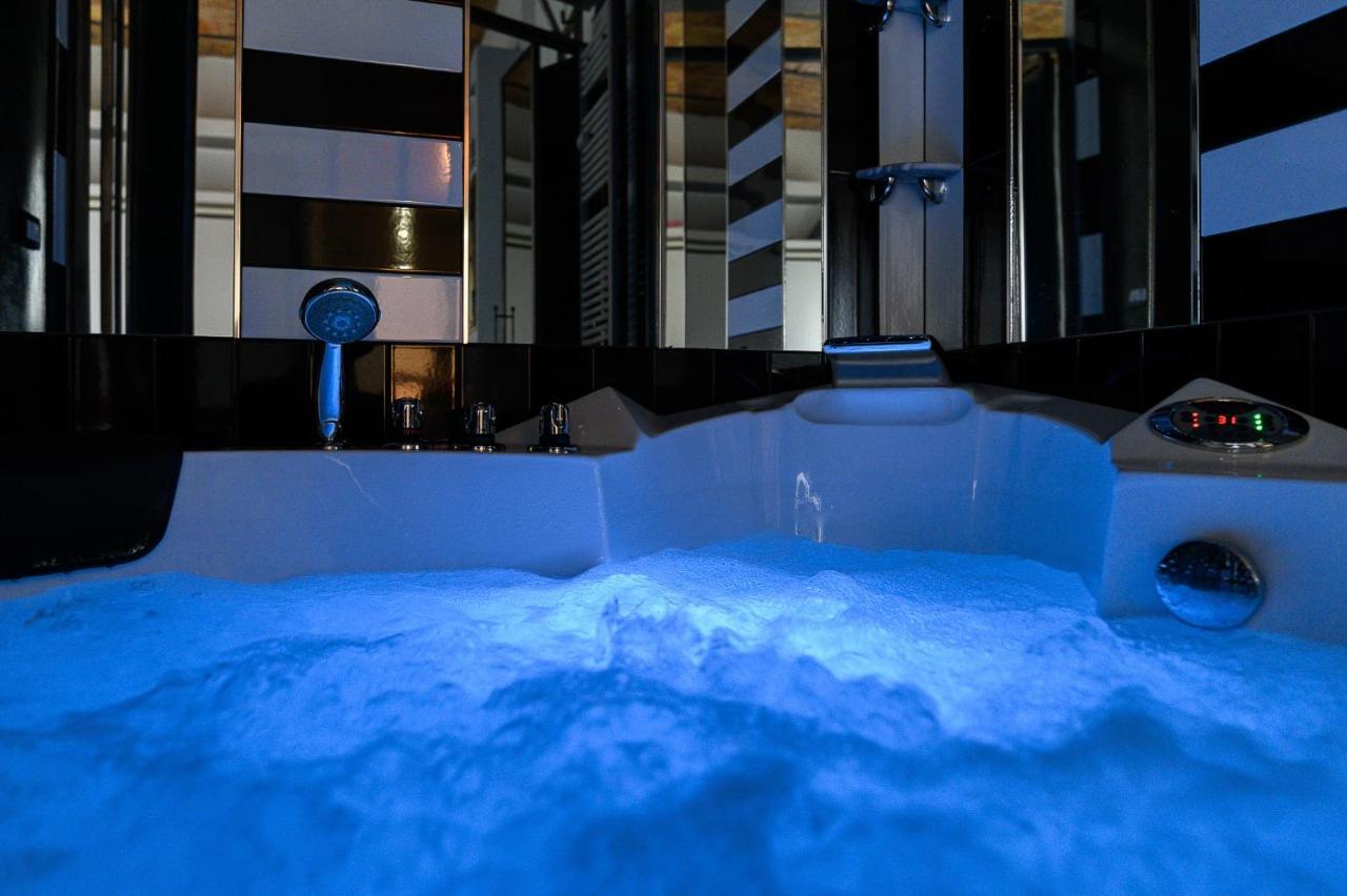 Stylish With Jacuzzi By Ndp Rent Appartamento Roma
