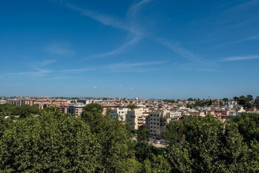 Attico Per Quattro Persone Sulla Nomentana, Wi-fi, Aria Condizionata Apartment *