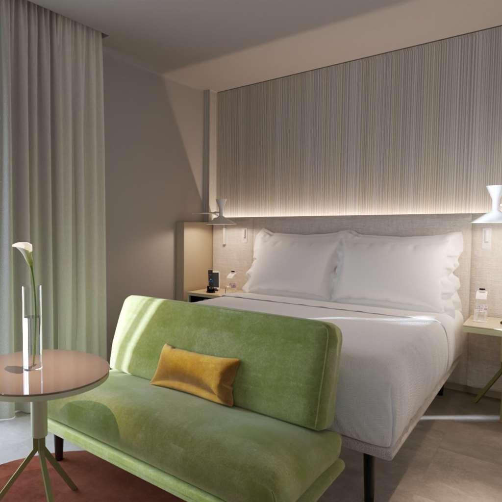 Adesso Hotell 4*