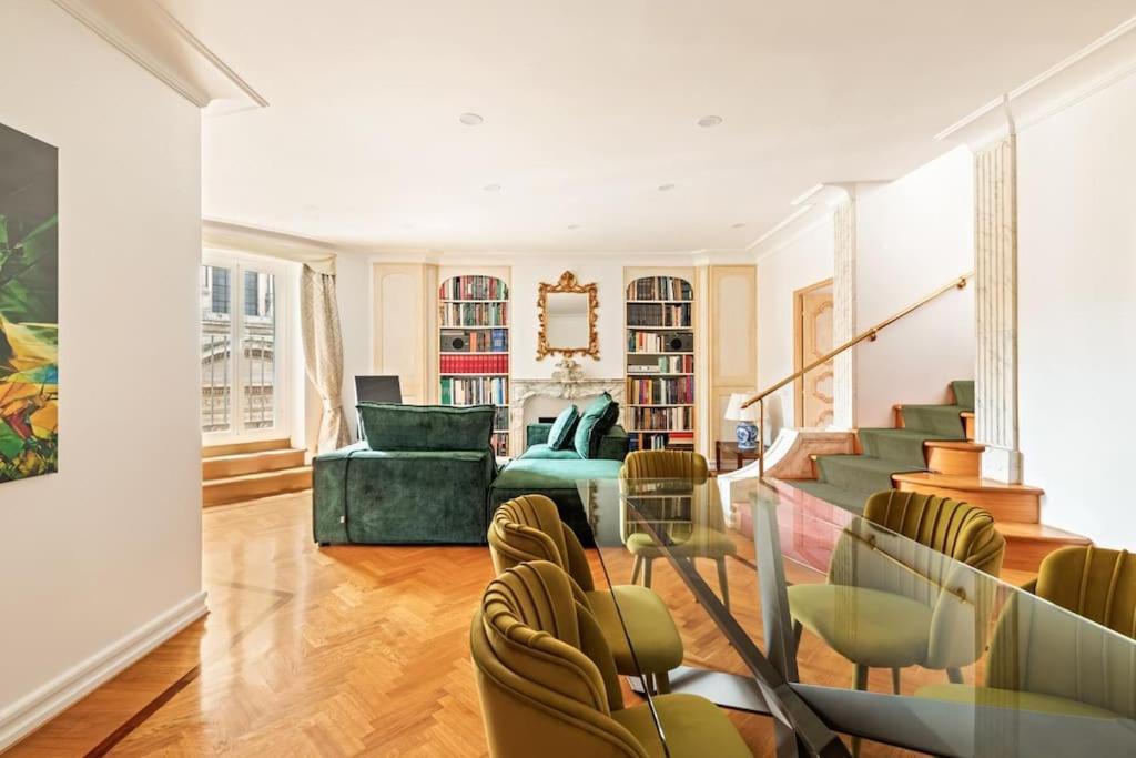 Appartamento Casa Colonna, A Burghesius