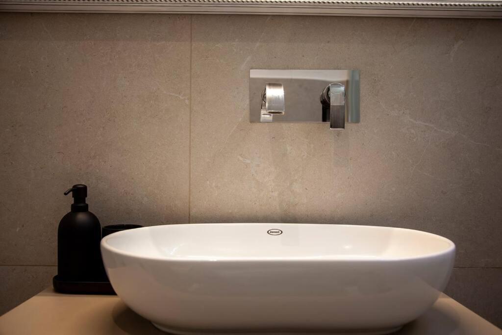 Appartamento Modern And Stylish Flat Next To Metro Roma