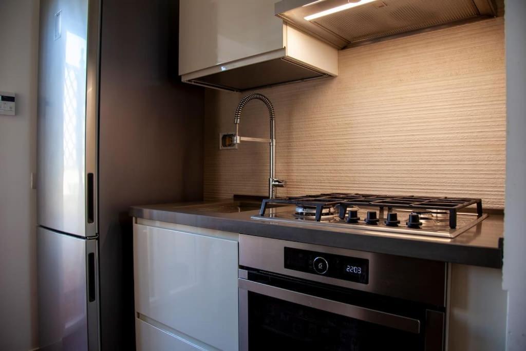 Modern And Stylish Flat Next To Metro Appartamento Roma