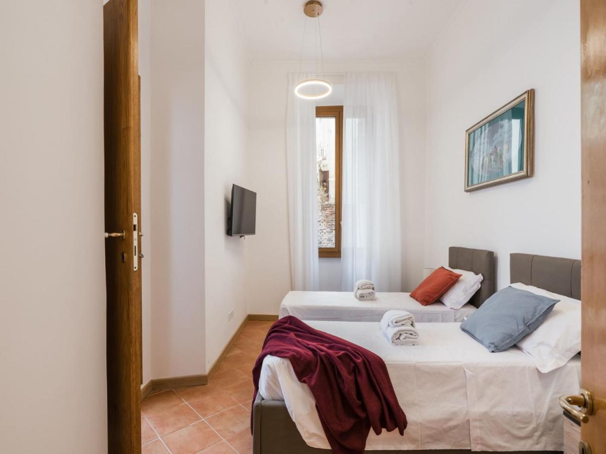 The Rent - Three-bedroom Near The Quirinale * Roma