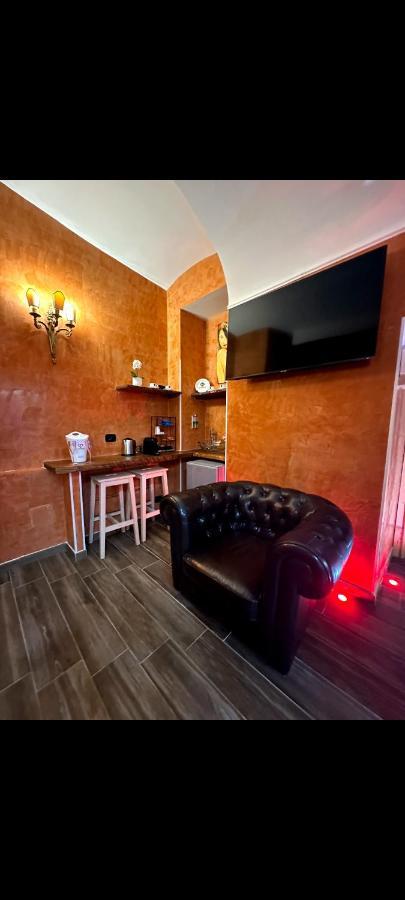 Liebeshotel Moya Suites *