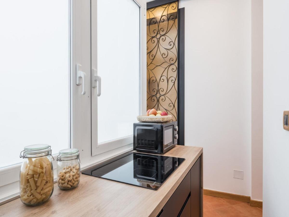 The Rent - Three-bedroom Near The Quirinale * Roma