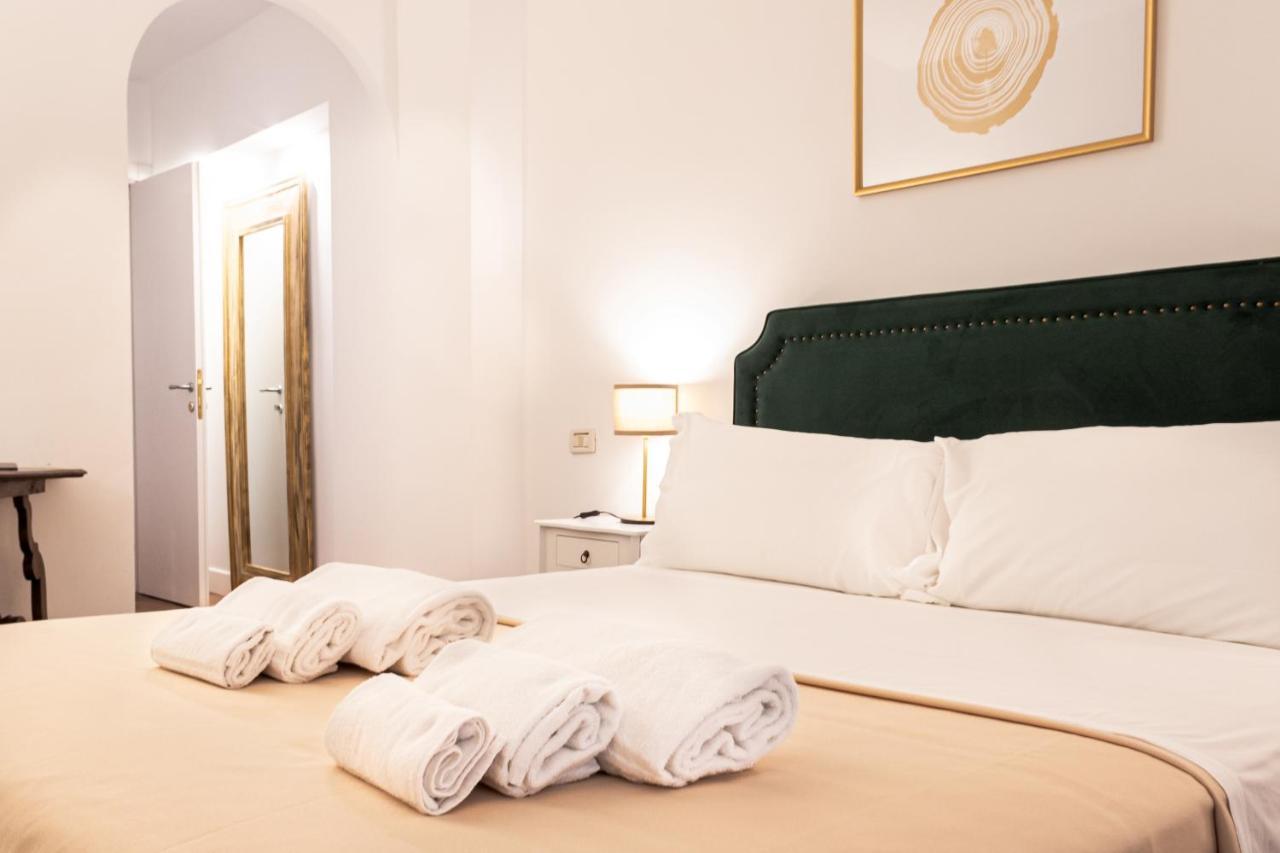 Charme & Chic San Giacomo Apartment Rome
