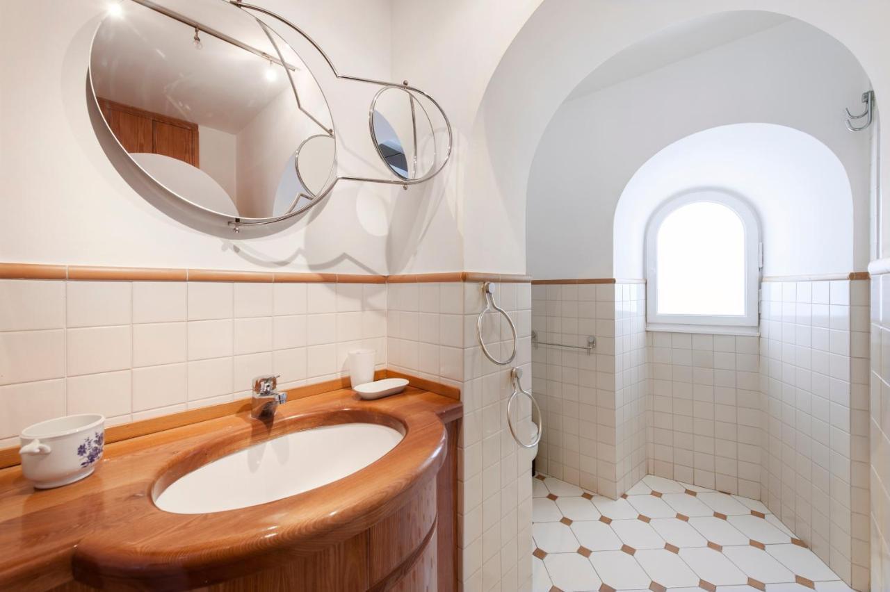 Ancient Palace In Downtown Apartment *